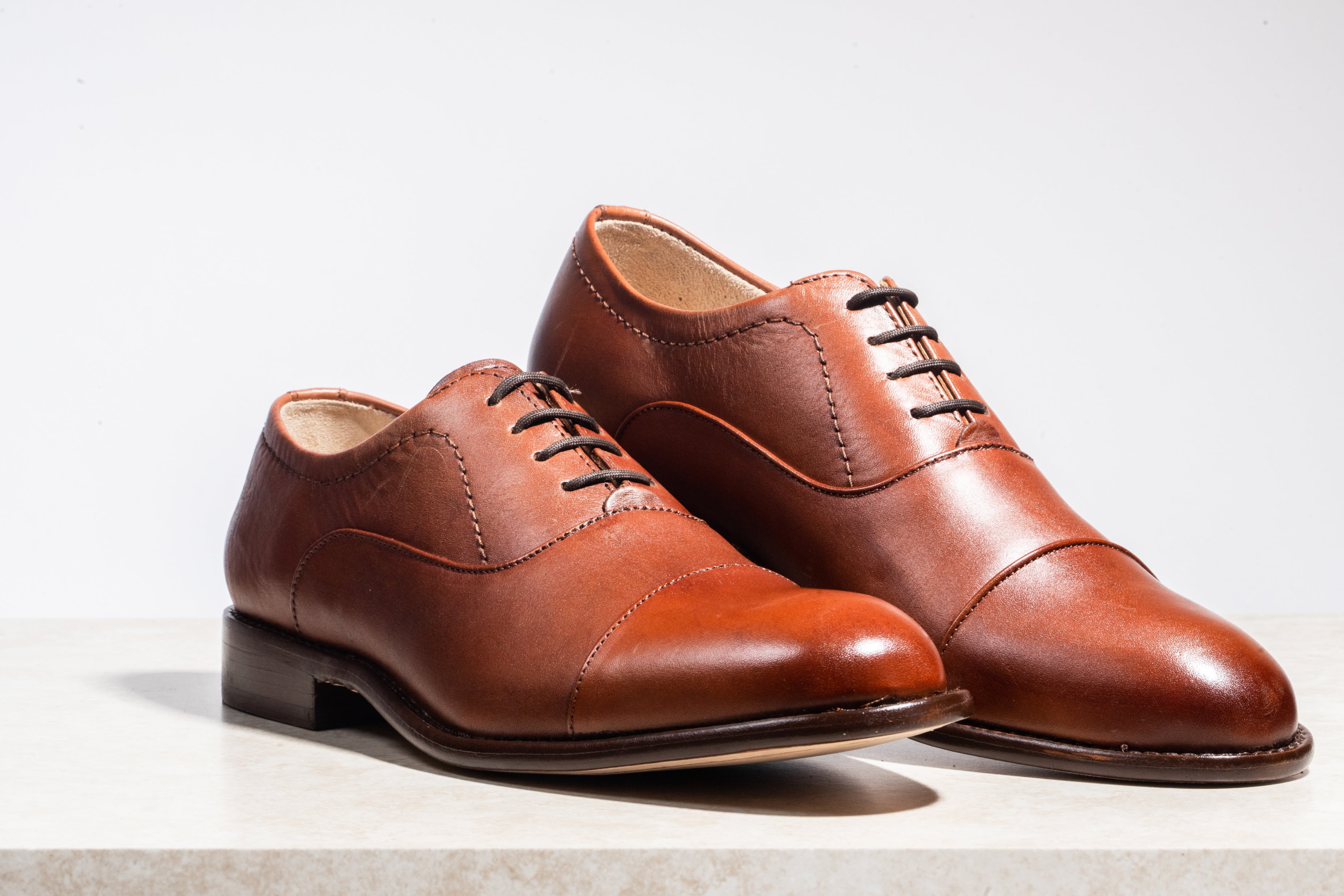 Zapato caballero, Zapatos suela cuero, Oxford, Zapato Agujeta, Zapato piel, Becerro, Cómodo, Elegante, Hombre, Oxford clásico, Zapato cap toe, Zapato vestir, Acabado a mano, Forro res